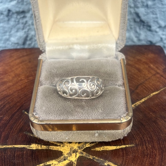 Sterling Silver Dome Band In size 6 3/4 Filigree Swirl Ring - Picture 7 of 10